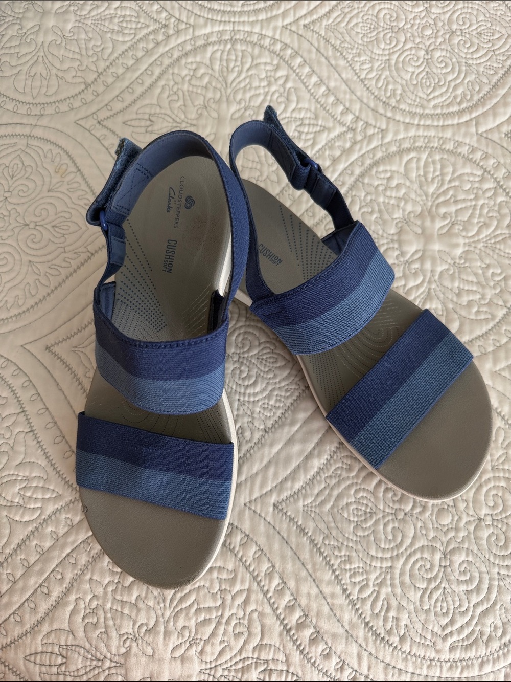 Clarks Cloudsteppers Women's Navy and Light Blue Elastic Strap Sandals